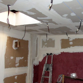 fin du placage des murs et du plafond avant ponçage et peinture